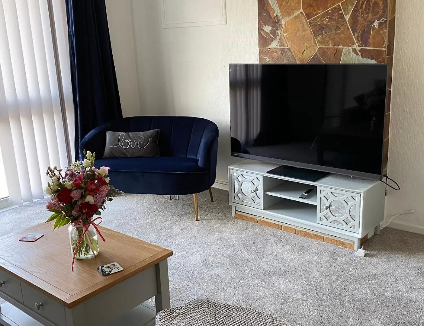 Spacious 2 Bed Village Flat Sleeps 4/6 contacts