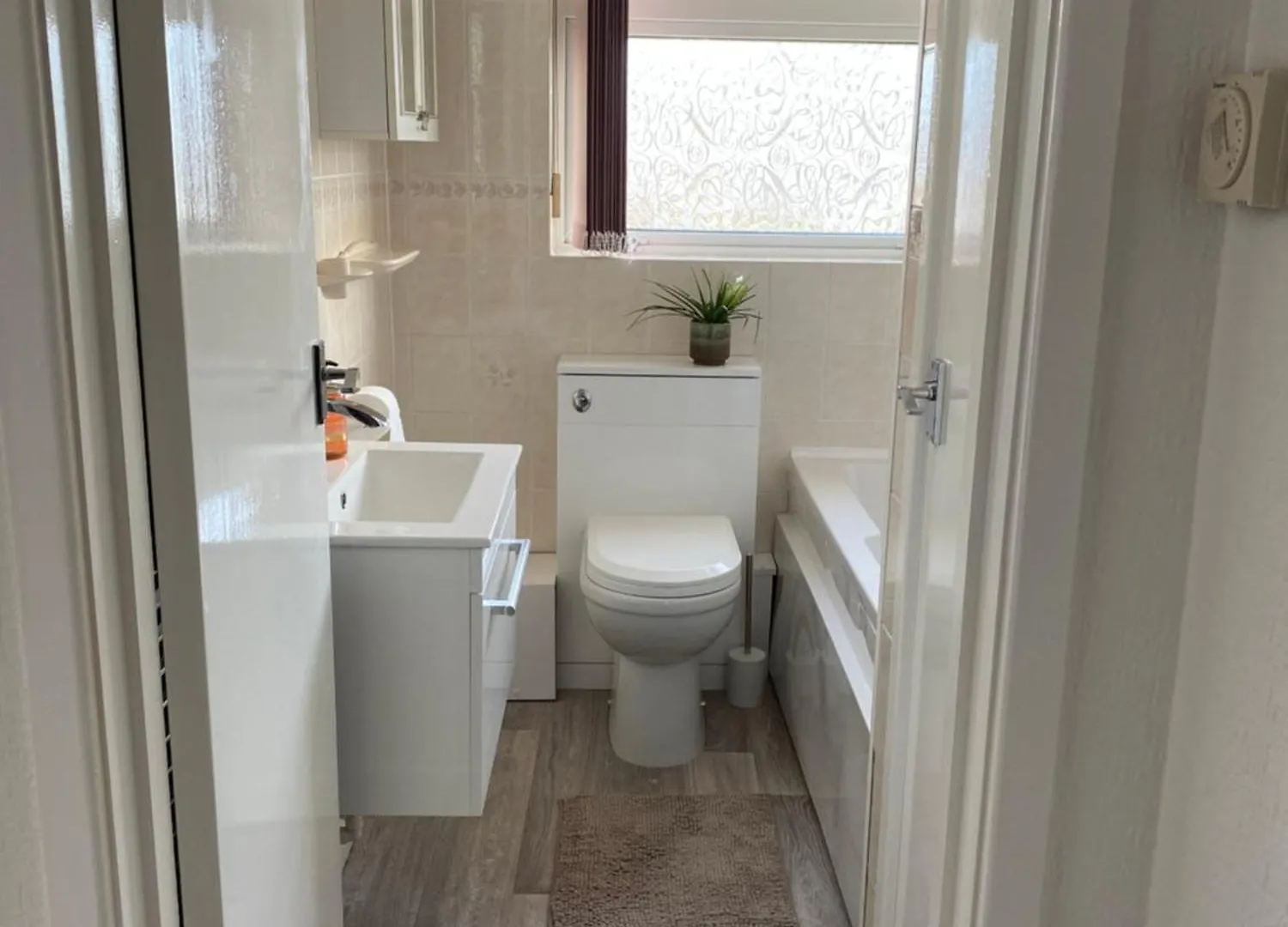 Spacious 2 Bed Village Flat Sleeps 4/6 Nottingham