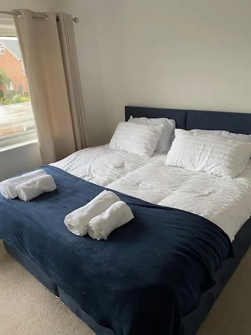 Spacious 2 Bed Village Flat Sleeps 4/6 Nottingham Apartment